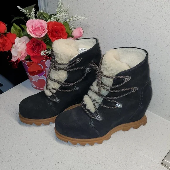Wms SOREL Suede Leather Wedge Booties (Sz 6)